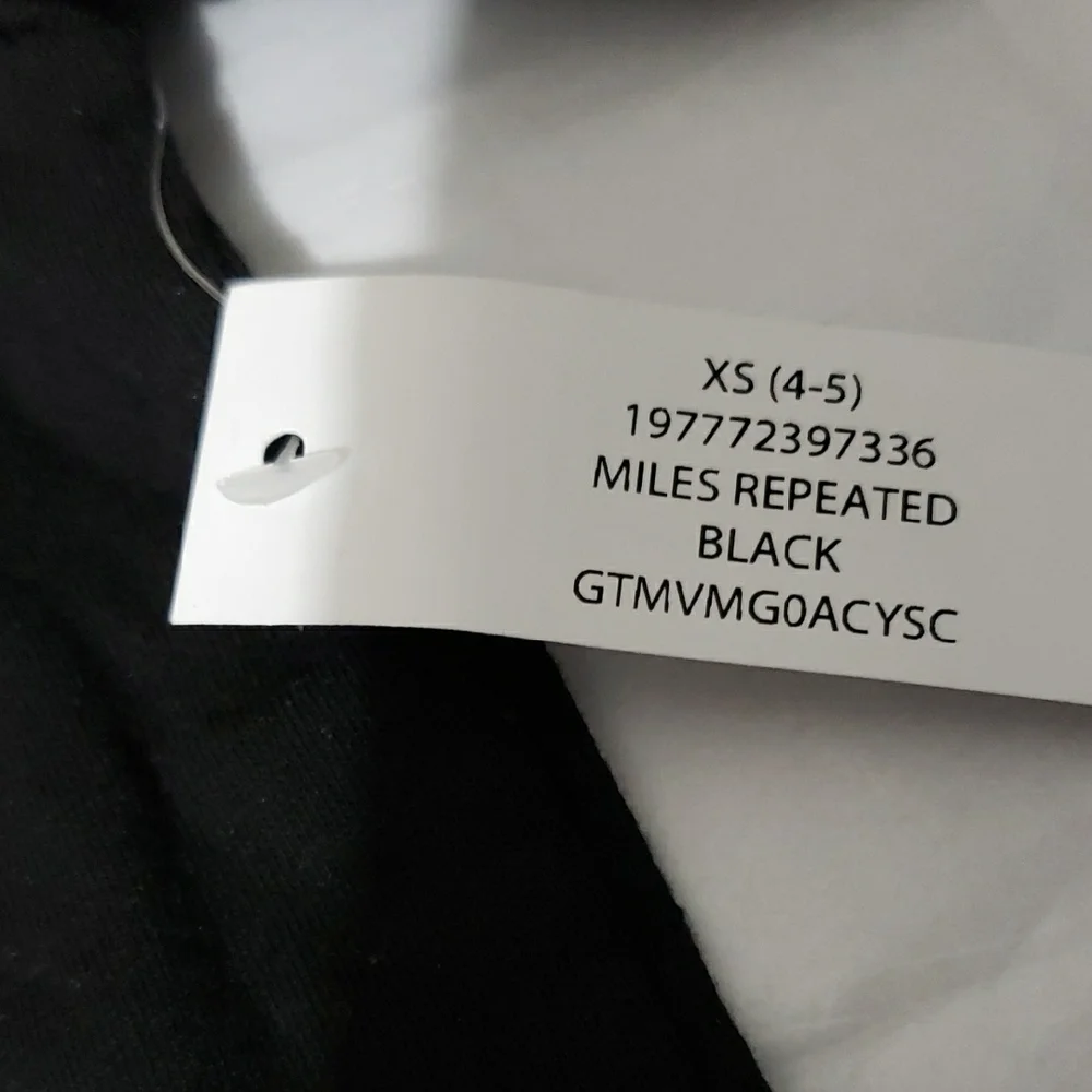 Nike T-Shirts in Gray, Black, and Red with Green Kid's 4-5 5‎ Tee's /Shorts (6)